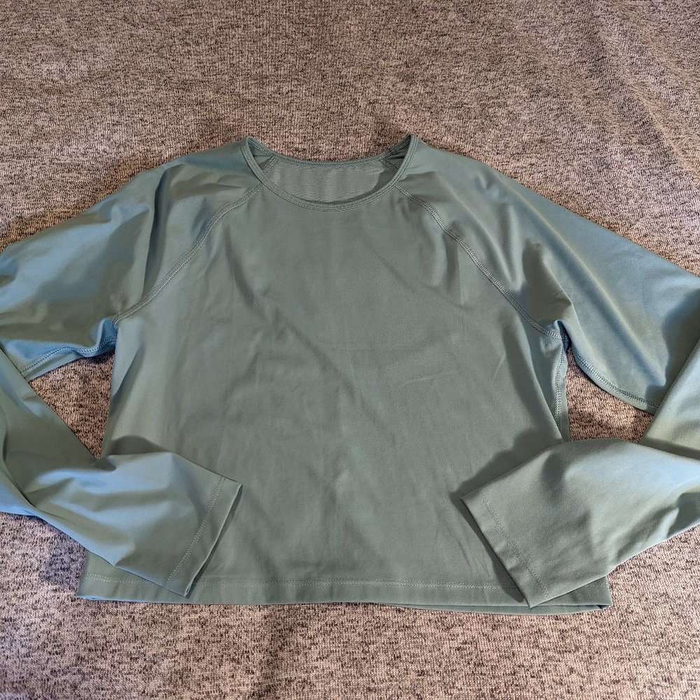 NWOT Old Navy Active Dry Tagless LS Crop w/ Sheer Back Panel